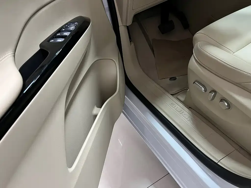 Buick GL8 Hybrid — фото 8