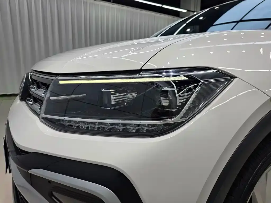 Volkswagen T-Cross — фото 10