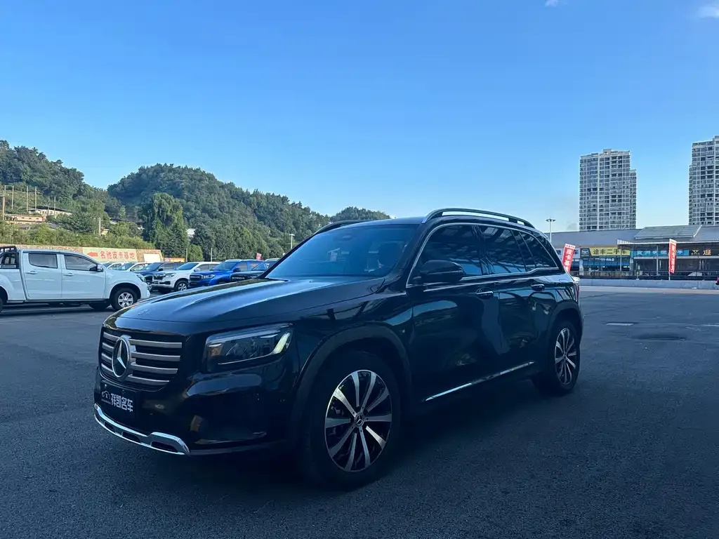 Mercedes-Benz GLB — фото 1