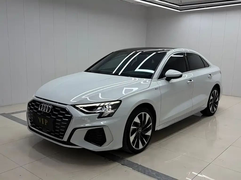 Audi A3 — фото 1