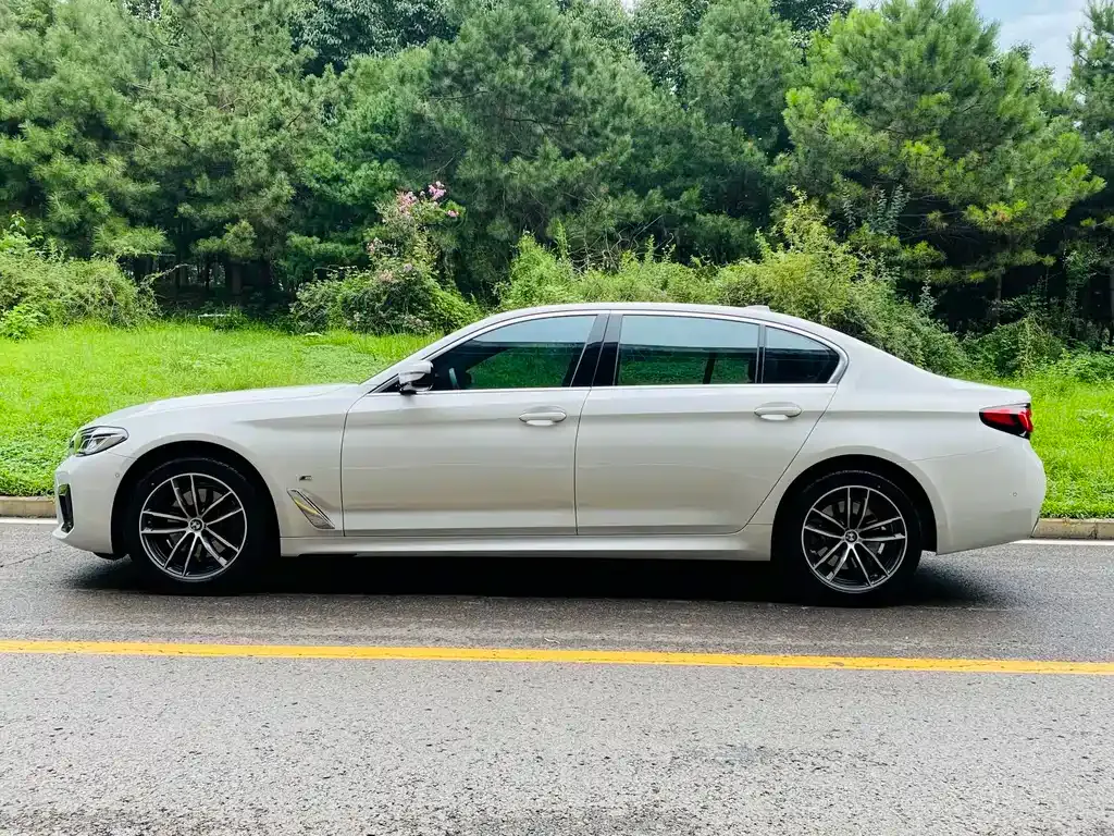 BMW 5 Series — фото 10