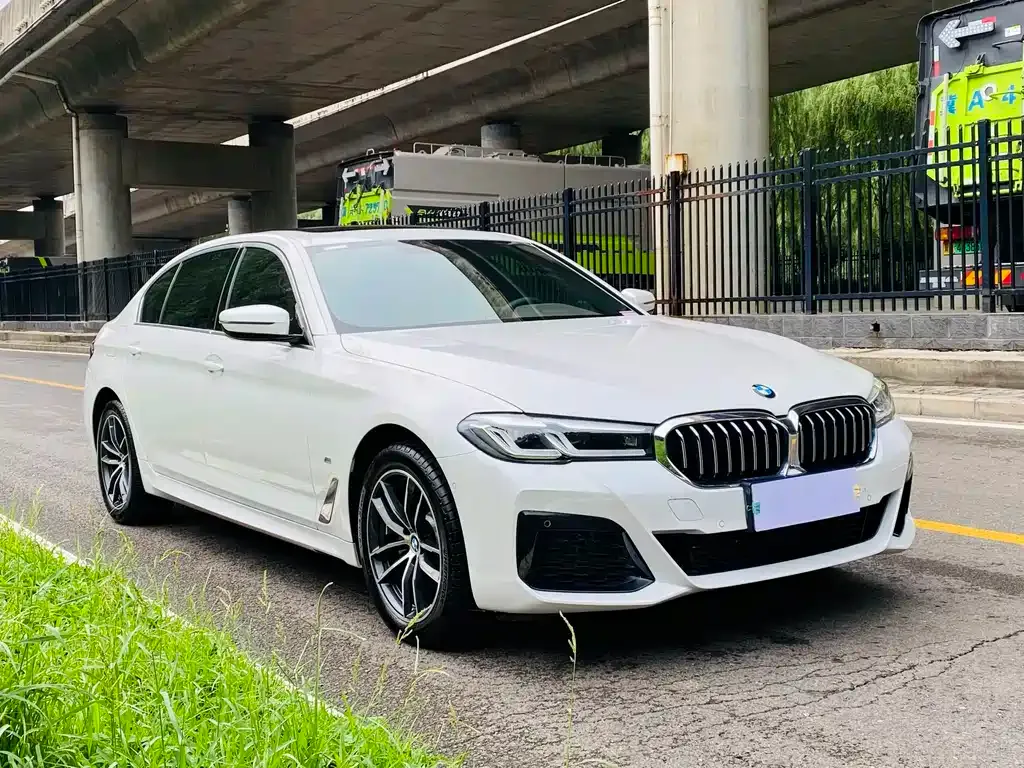 BMW 5 Series — фото 9