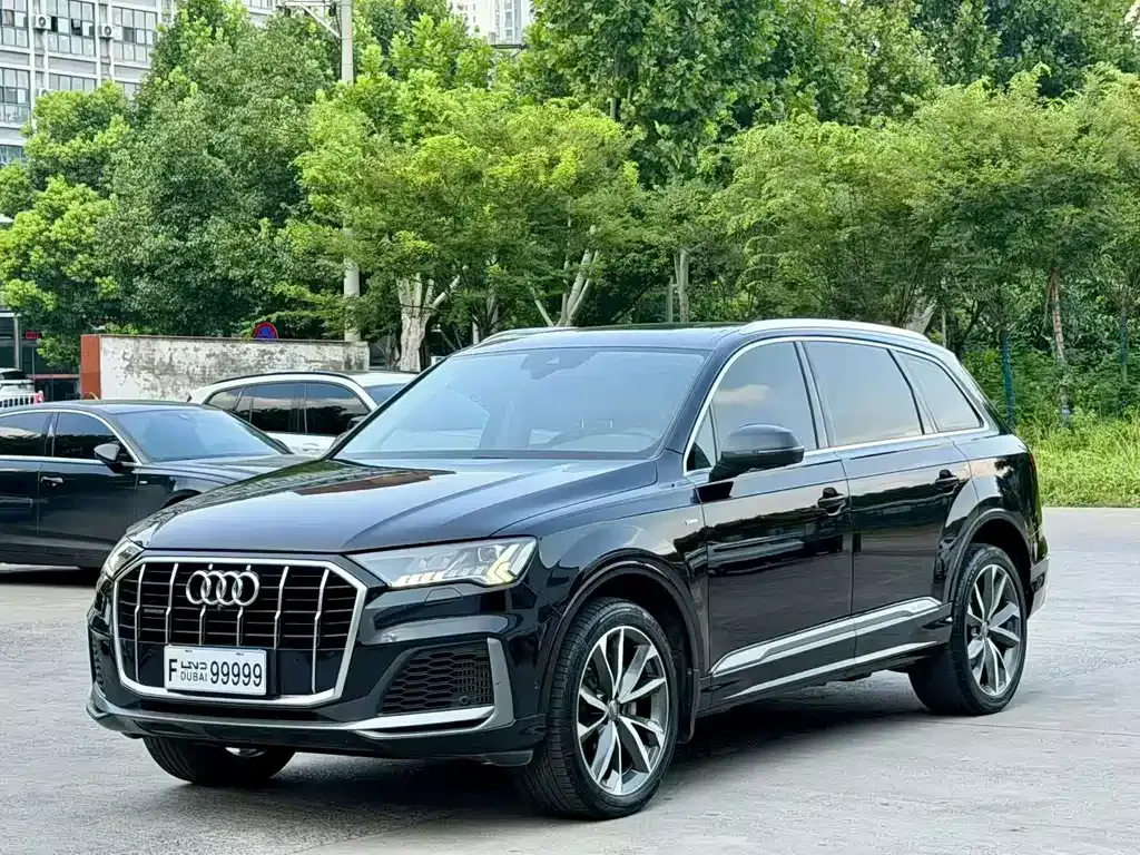 Audi Q7 — фото 1