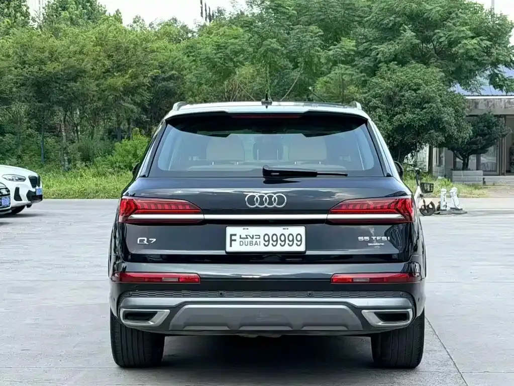 Audi Q7 — фото 7