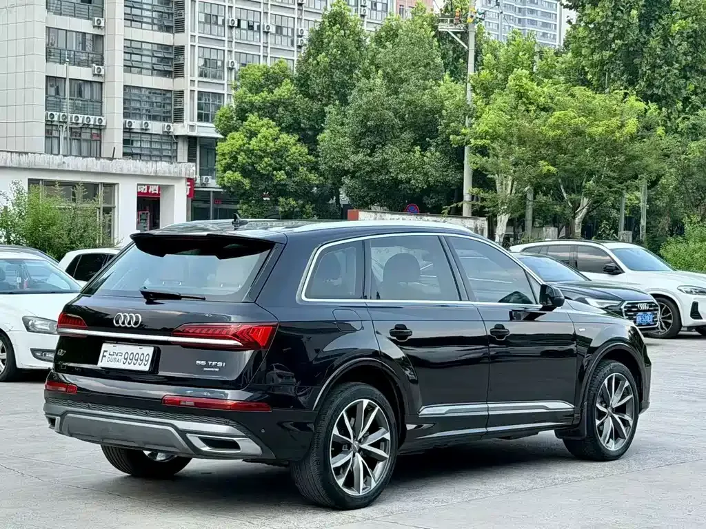 Audi Q7 — фото 9