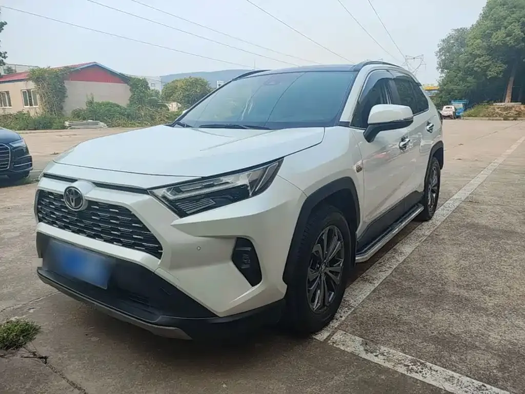 Toyota RAV4 — фото 1