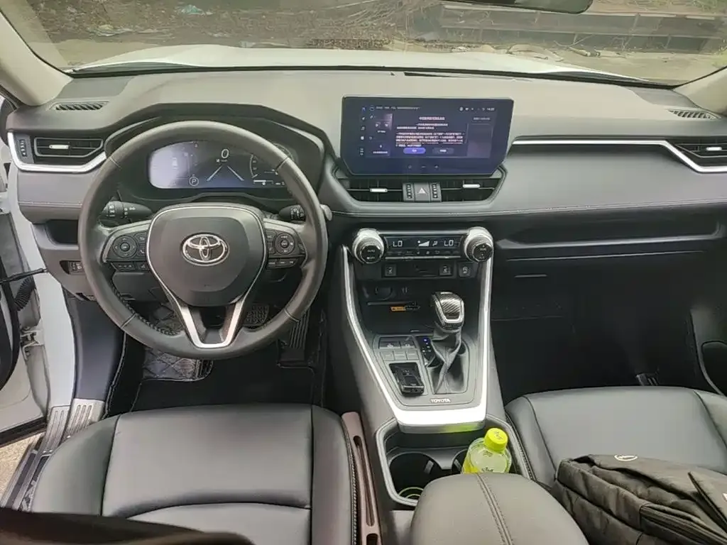 Toyota RAV4 — фото 4