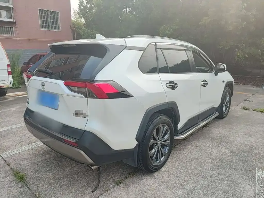 Toyota RAV4 — фото 9