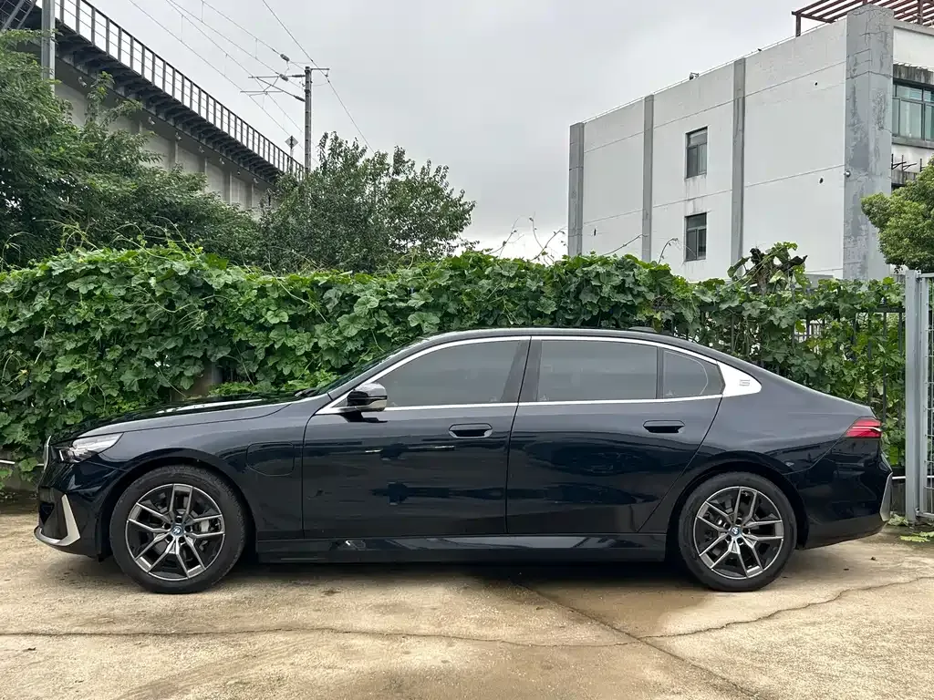 BMW i5 — фото 2