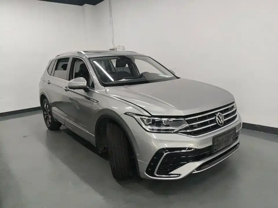 Volkswagen Tiguan L — фото 1