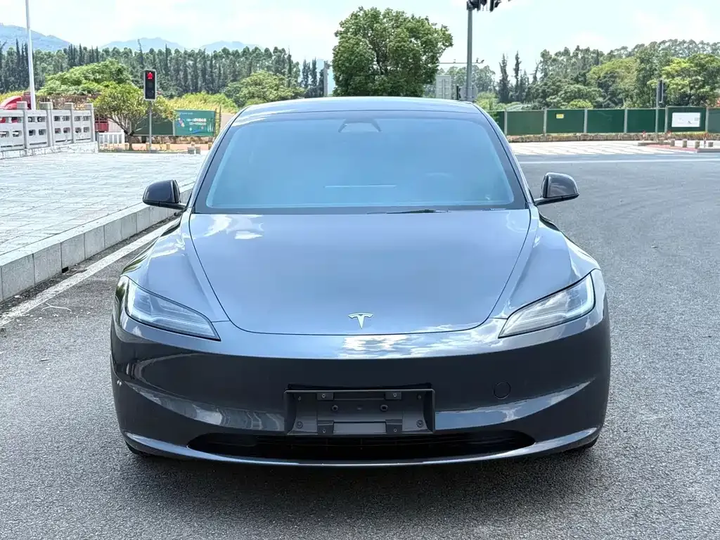 Tesla Model 3 — фото 4