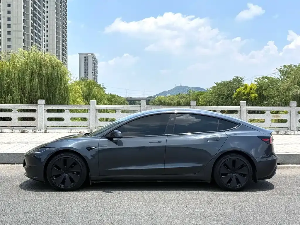 Tesla Model 3 — фото 2