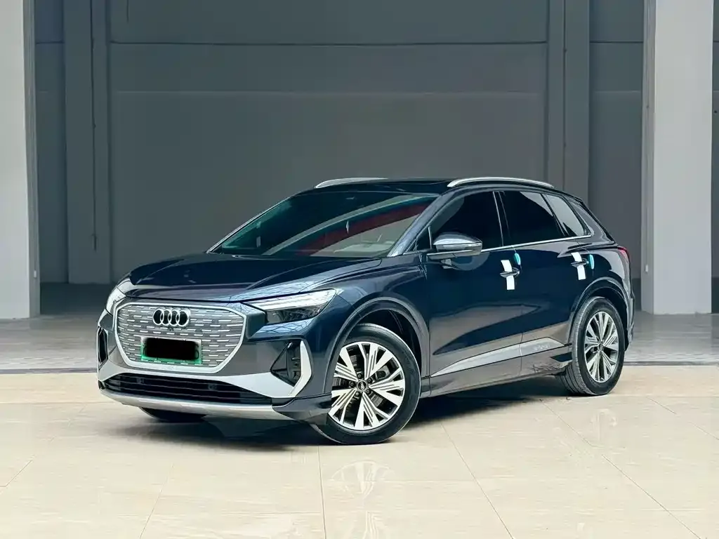 Audi Q4 e-tron — фото 1