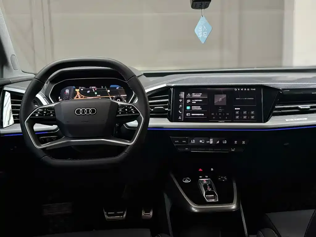 Audi Q4 e-tron — фото 8
