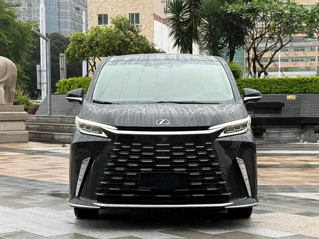 Lexus LM — фото 5