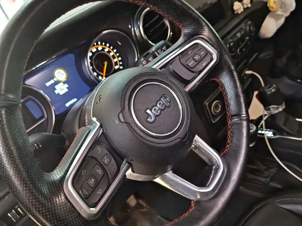 Jeep Wrangler — фото 8