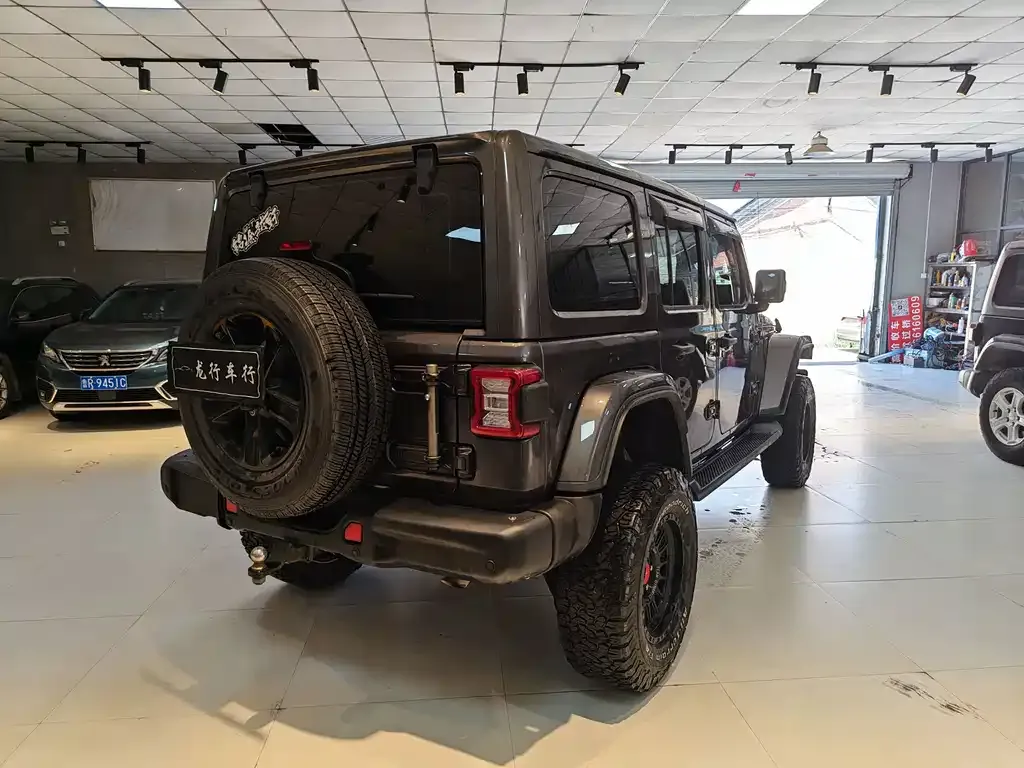 Jeep Wrangler — фото 10