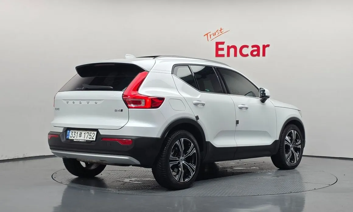 Volvo XC40 — фото 3