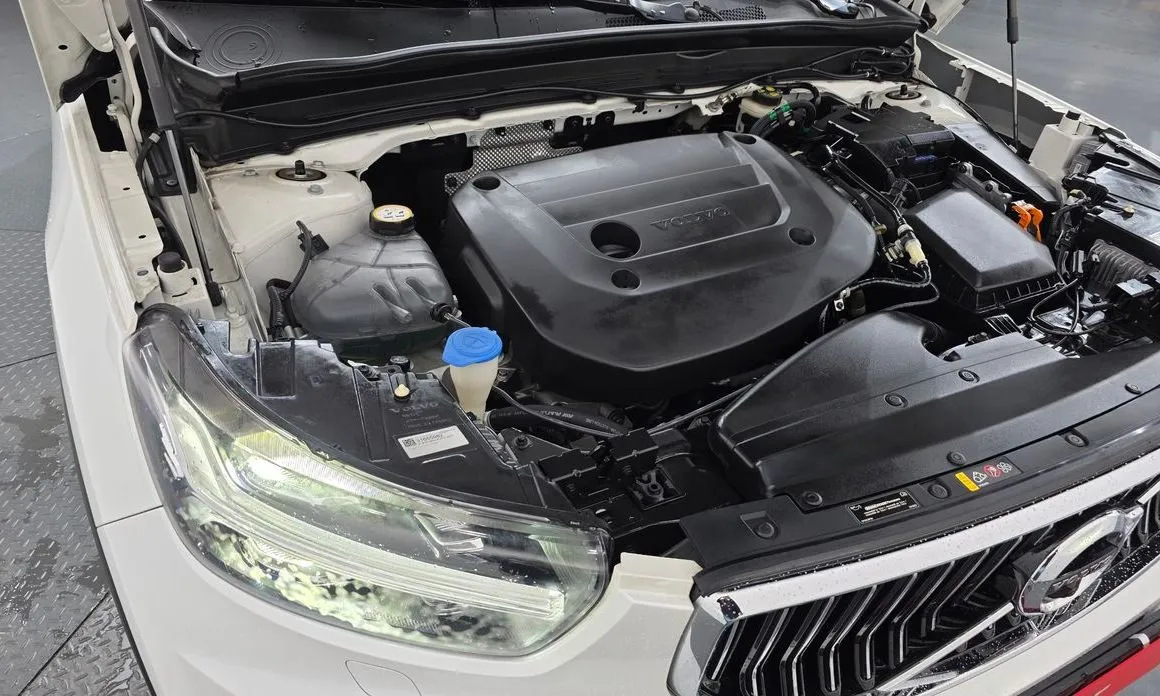 Volvo XC40 — фото 10