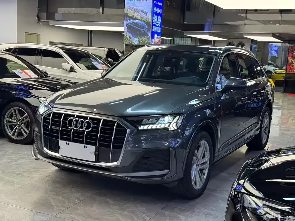 Audi Q7 — фото 1
