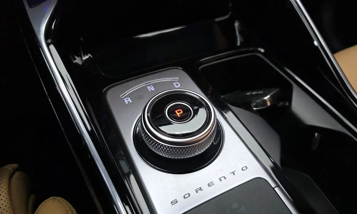 Kia Sorento — фото 7