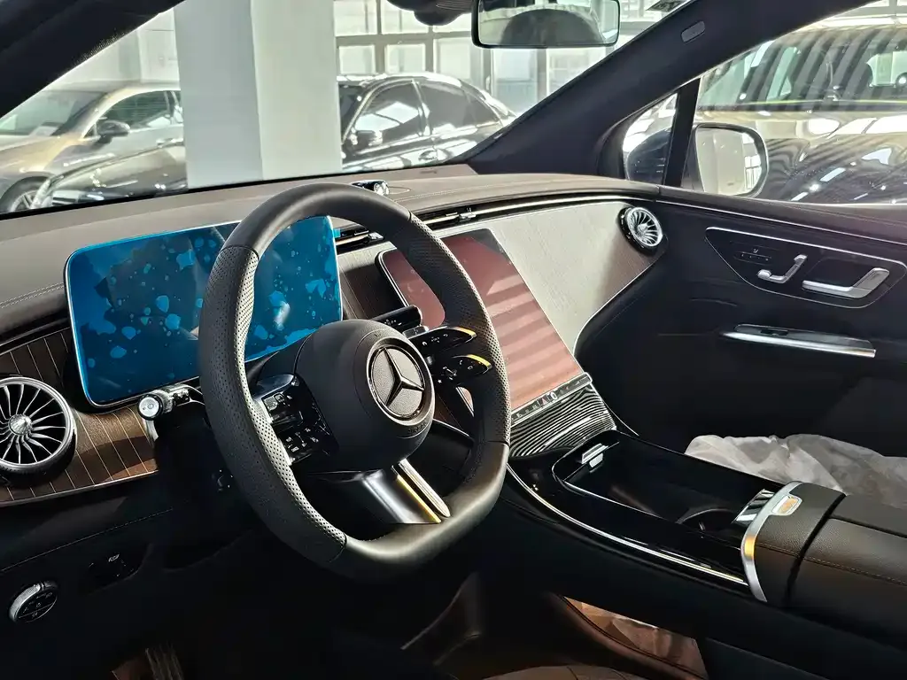 Mercedes-Benz EQE SUV — фото 10
