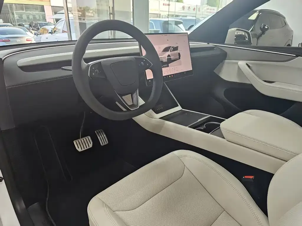 Tesla Model Y — фото 8