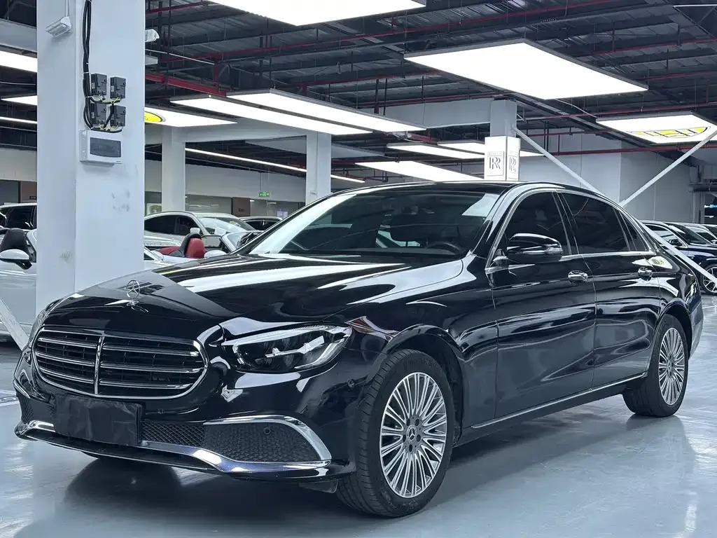 Mercedes-Benz E-Class — фото 1