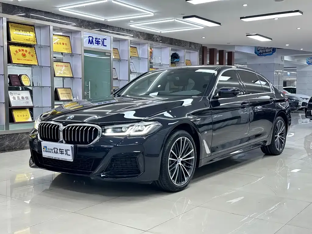 BMW 5 Series — фото 1
