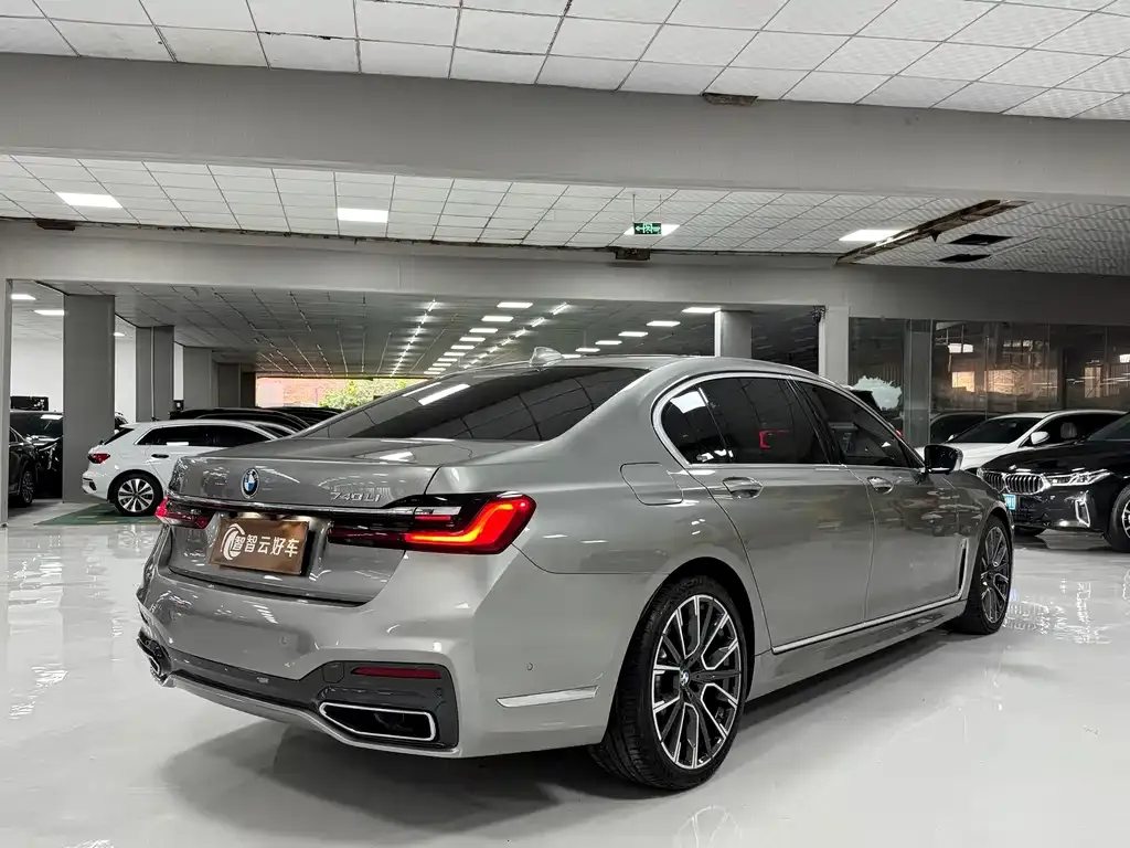 BMW 7 Series — фото 10