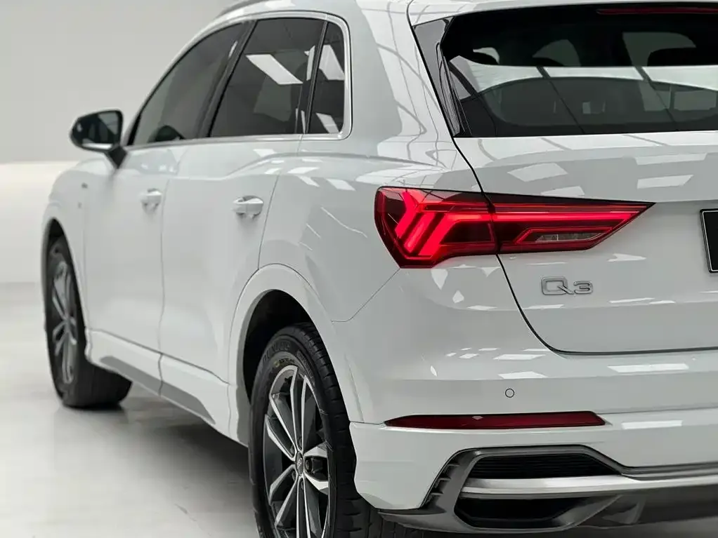 Audi Q3 — фото 10