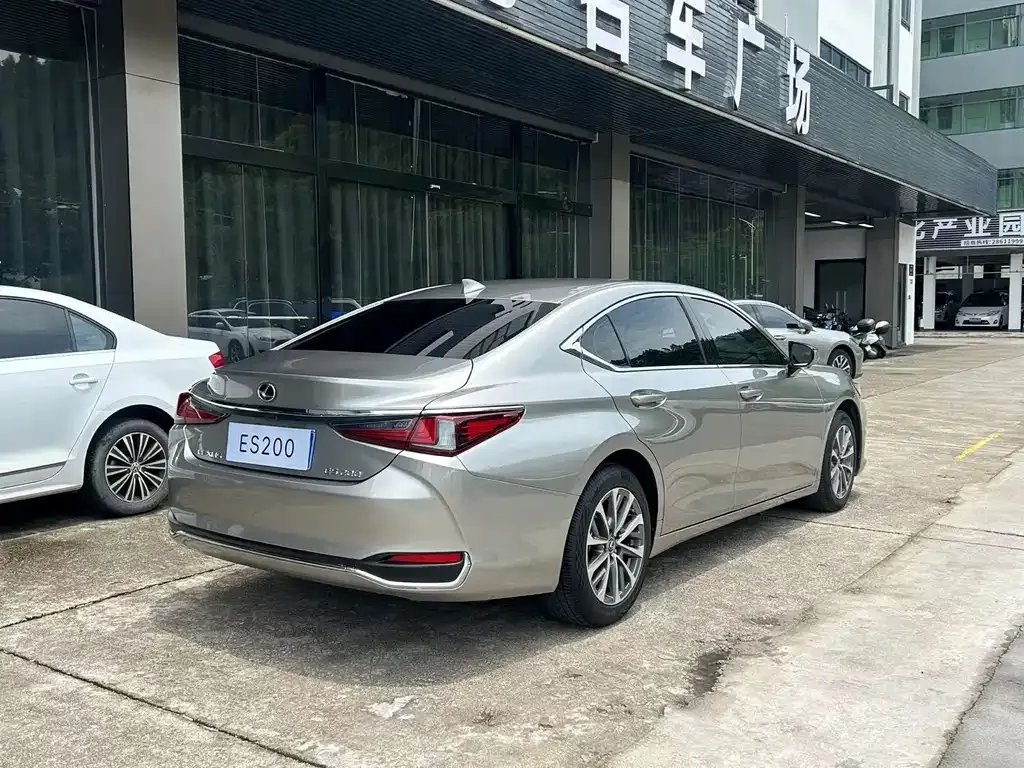Lexus ES — фото 7