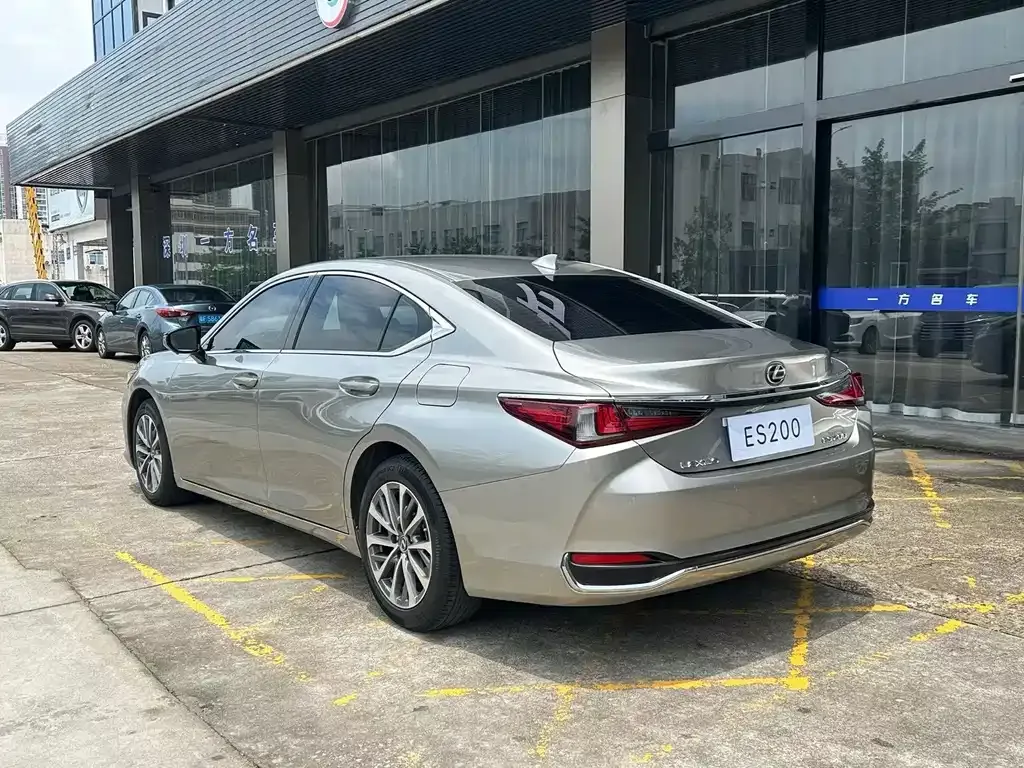 Lexus ES — фото 4