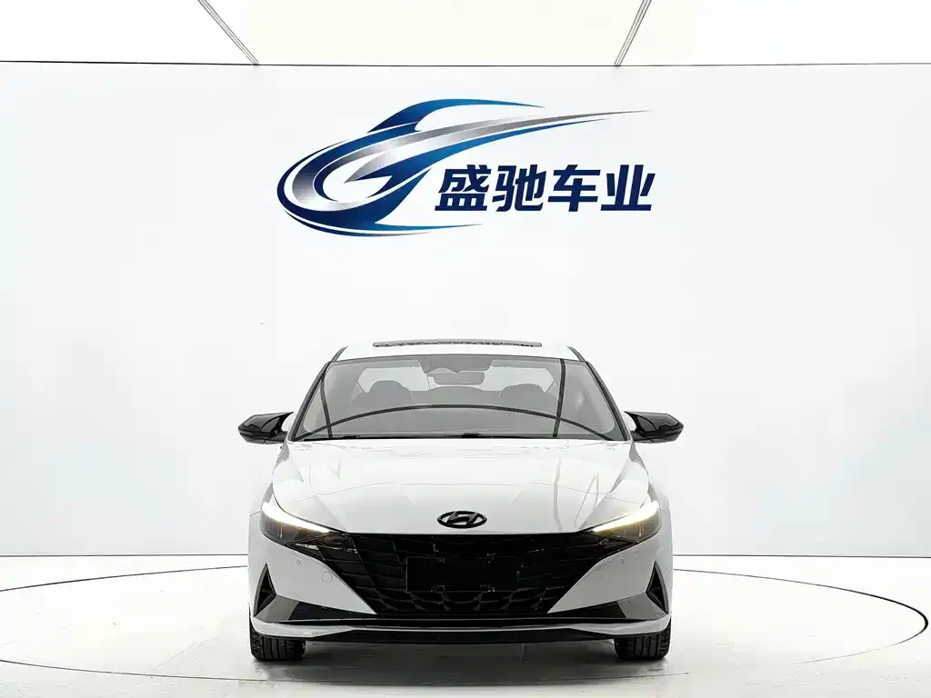 Hyundai Elantra — фото 2