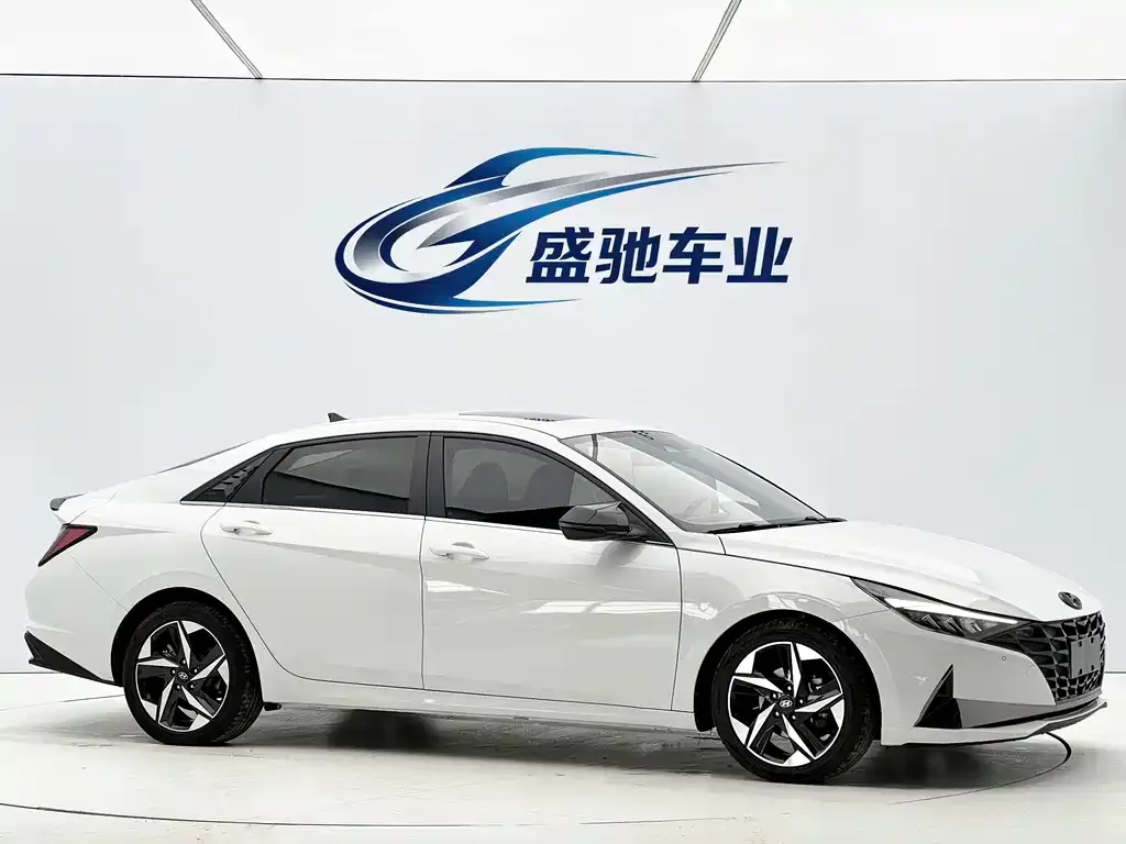 Hyundai Elantra — фото 5