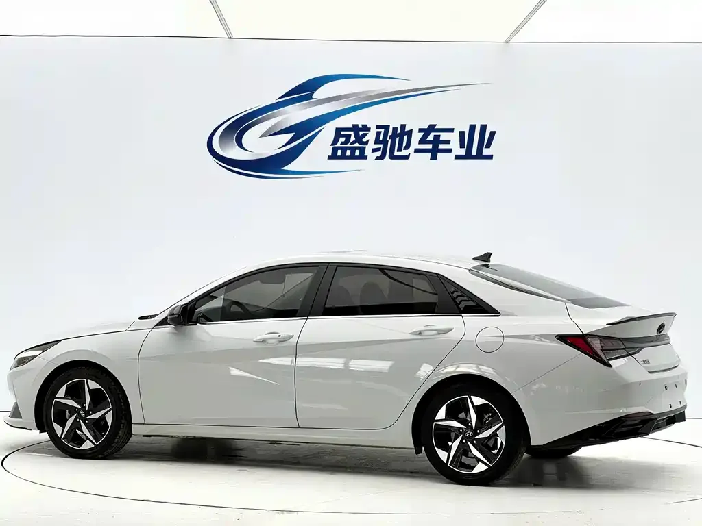 Hyundai Elantra — фото 9