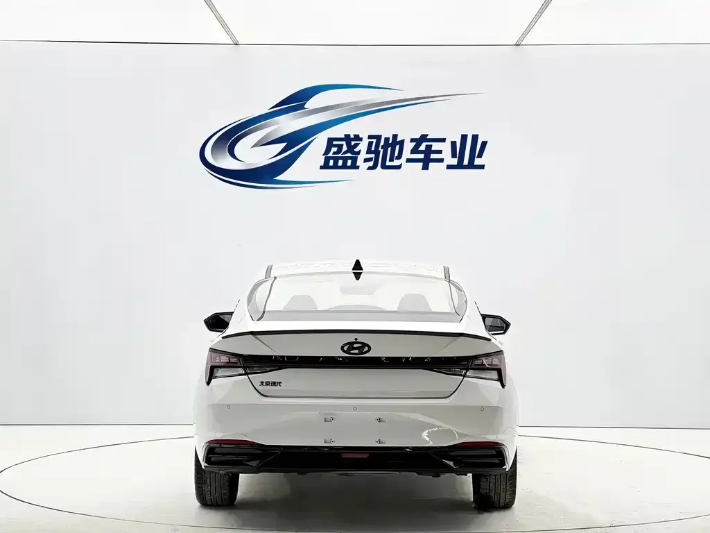 Hyundai Elantra — фото 8