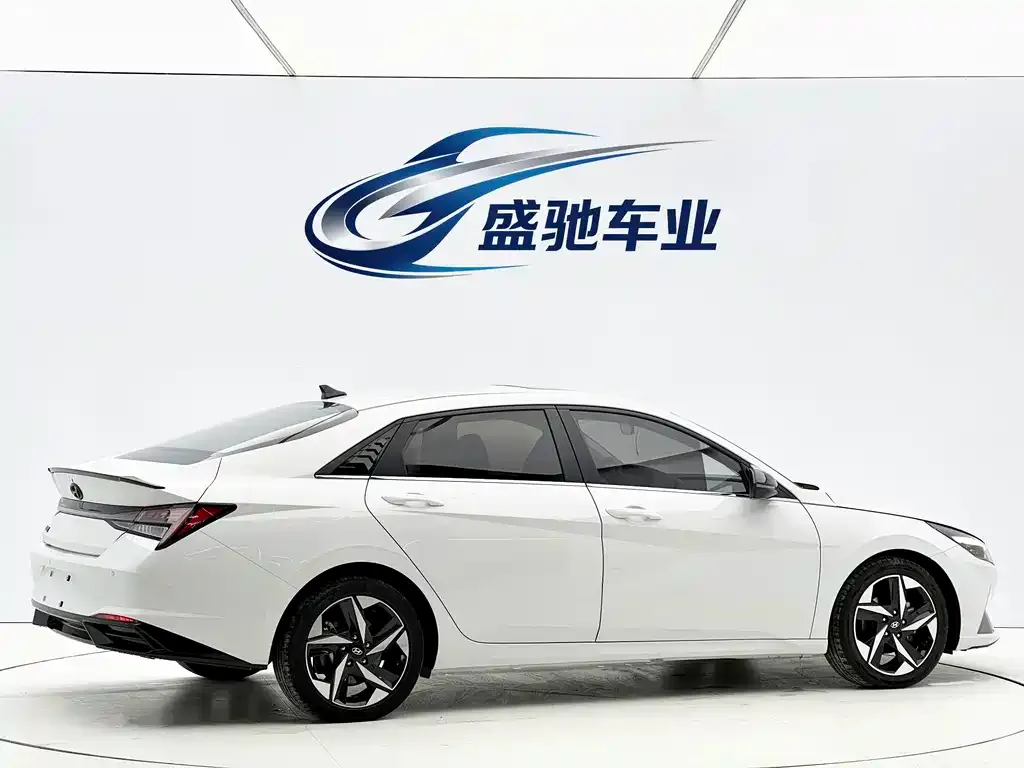 Hyundai Elantra — фото 4