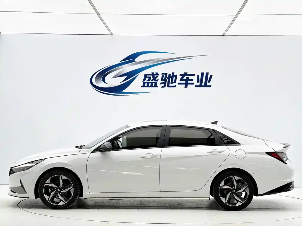 Hyundai Elantra — фото 3