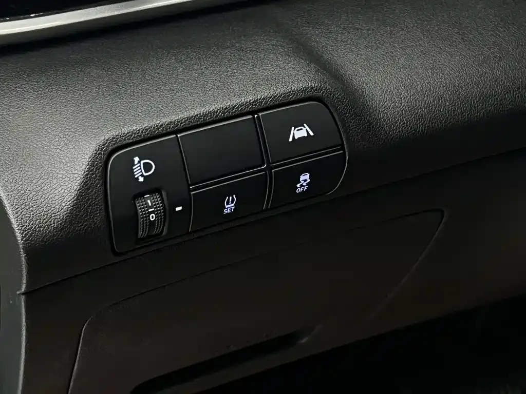 Hyundai Elantra — фото 10