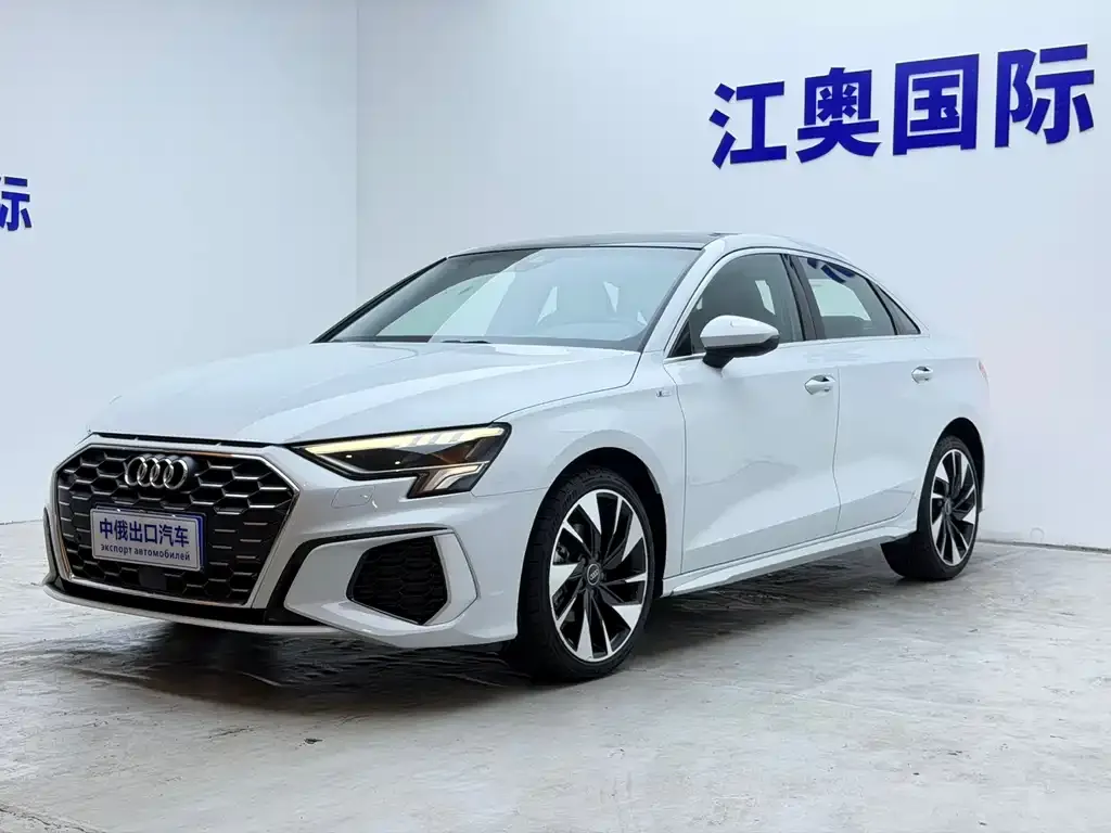 Audi A3 — фото 1
