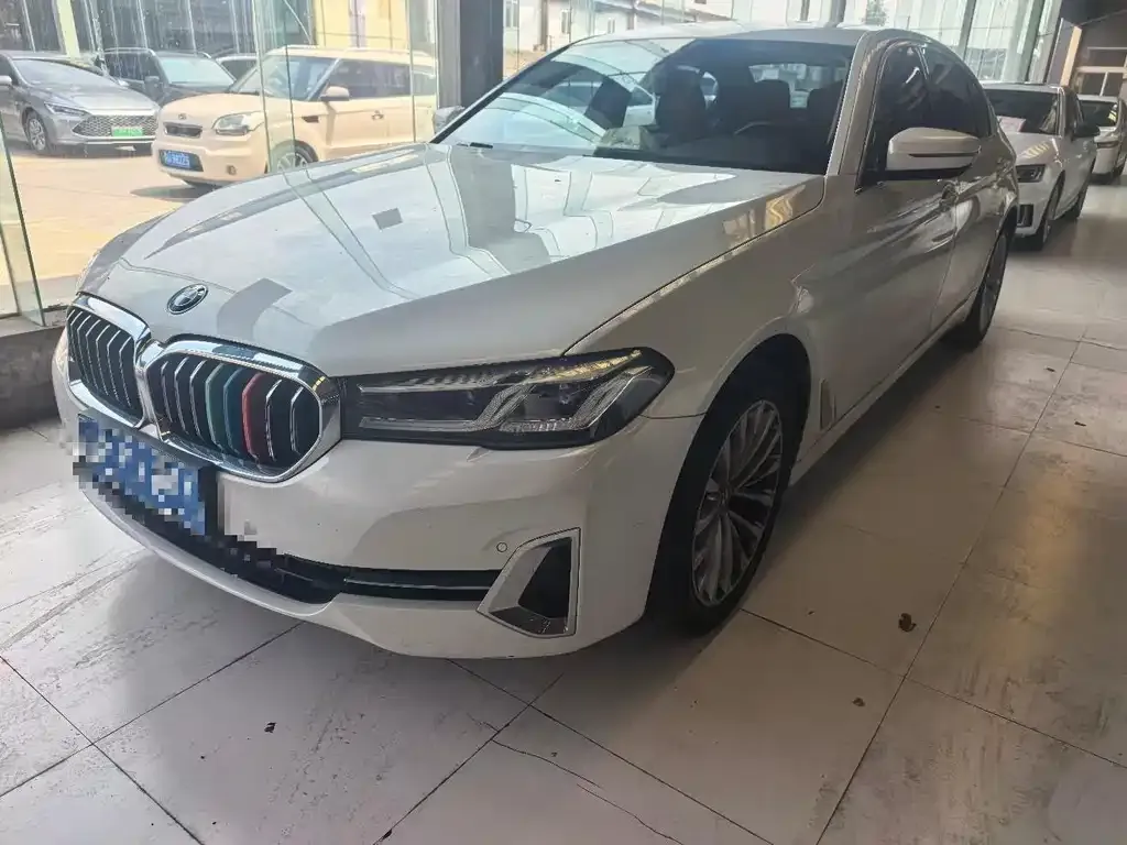 BMW 5 Series — фото 1