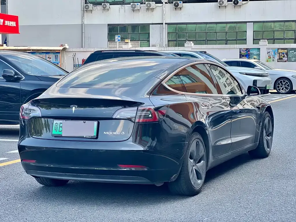 Tesla Model 3 — фото 3