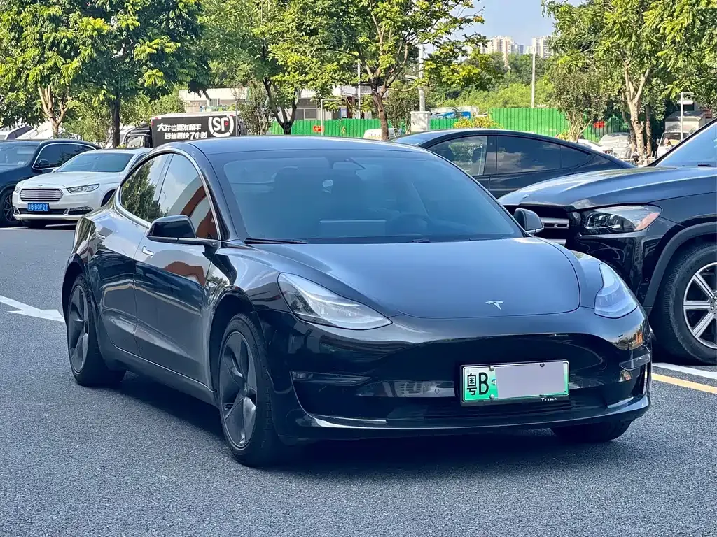 Tesla Model 3 — фото 10