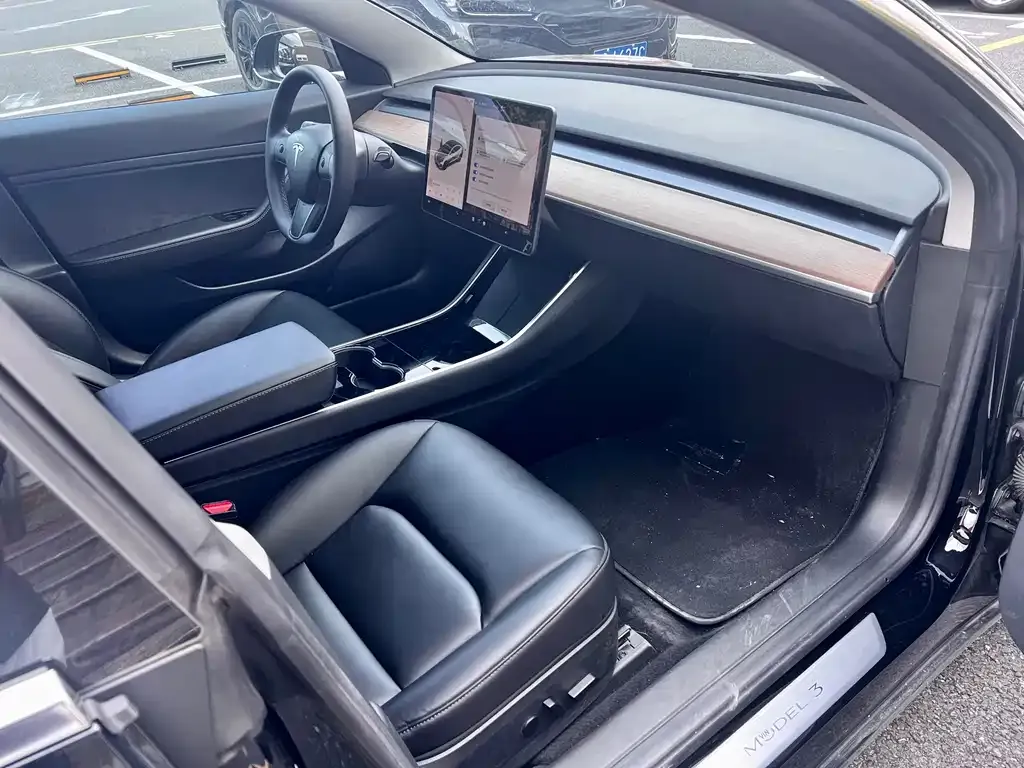Tesla Model 3 — фото 4