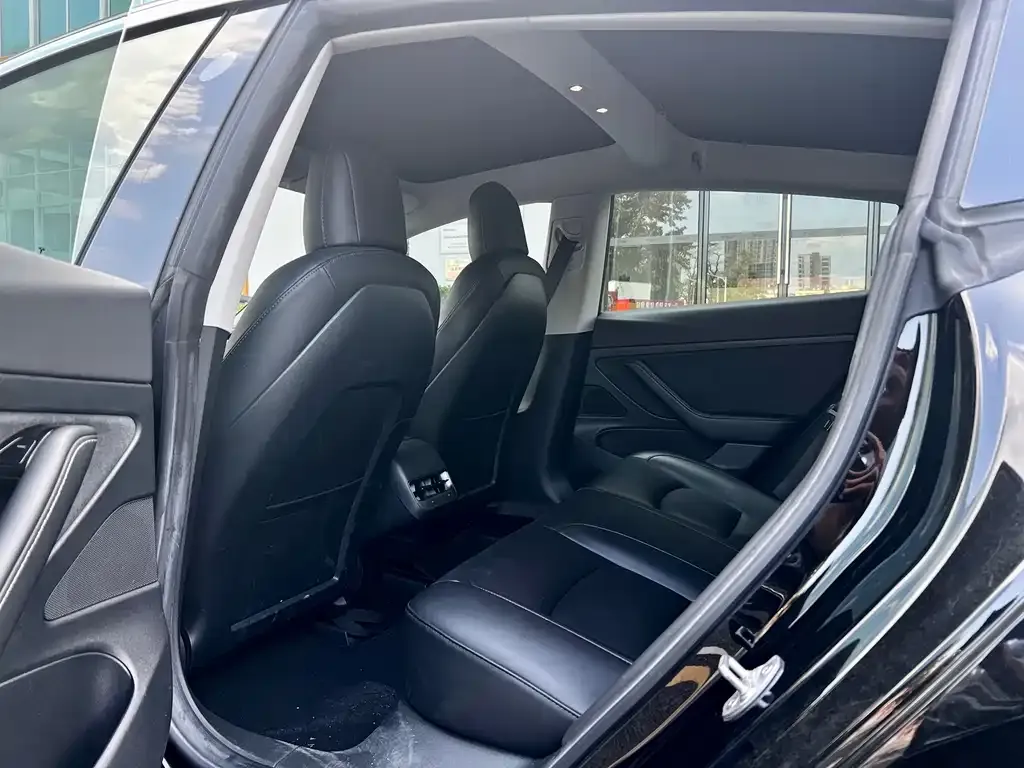 Tesla Model 3 — фото 7