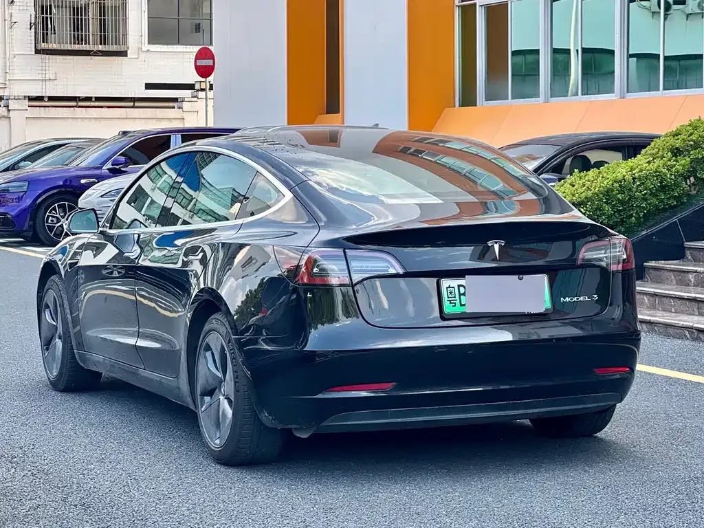 Tesla Model 3 — фото 5