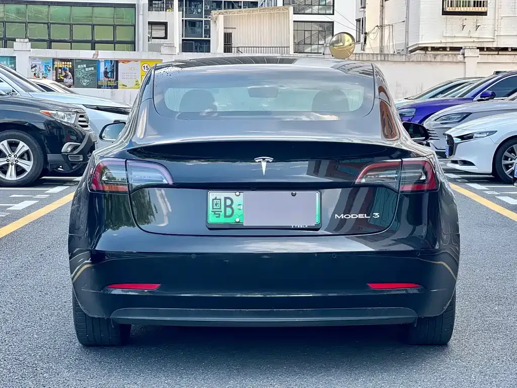 Tesla Model 3 — фото 8
