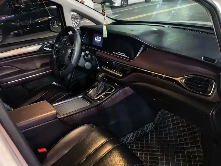 GAC Motor Trumpchi M6 — фото 10