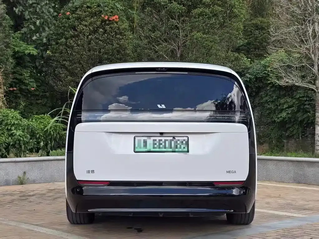 Li Auto MEGA — фото 3
